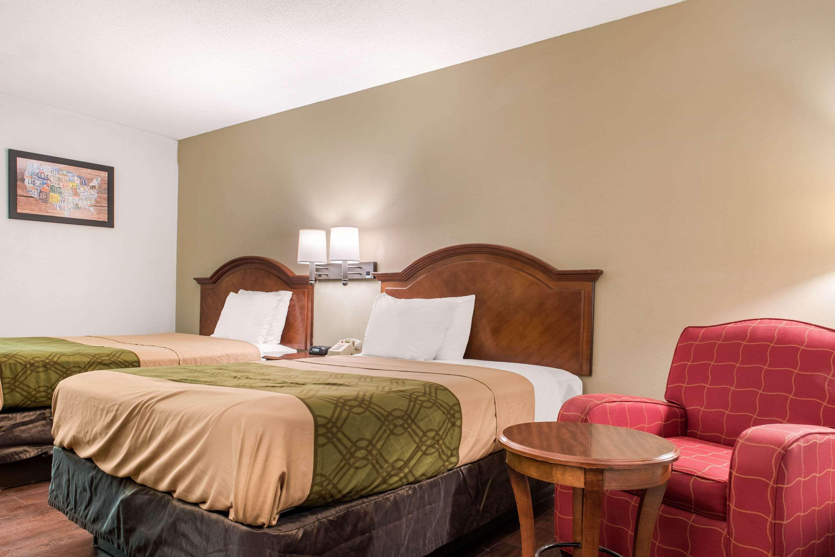 Econo Lodge Holland Bagian luar foto
