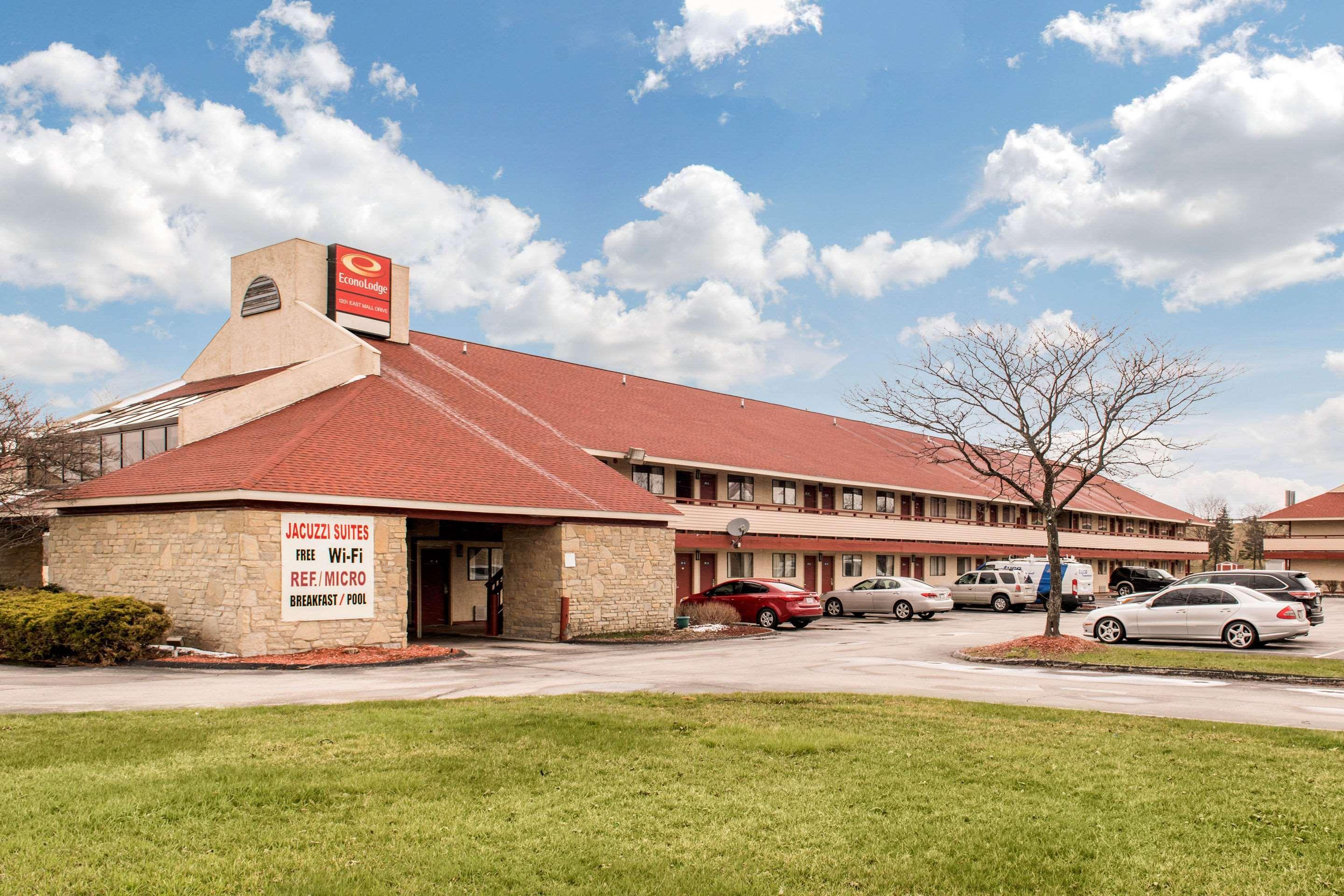 Econo Lodge Holland Bagian luar foto