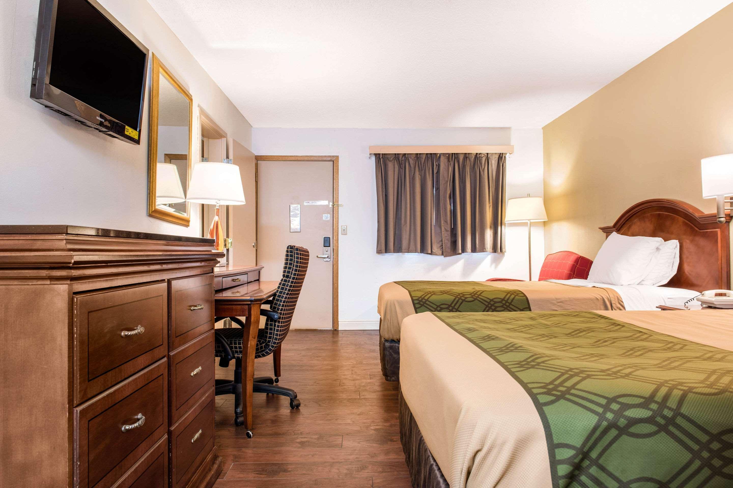 Econo Lodge Holland Bagian luar foto