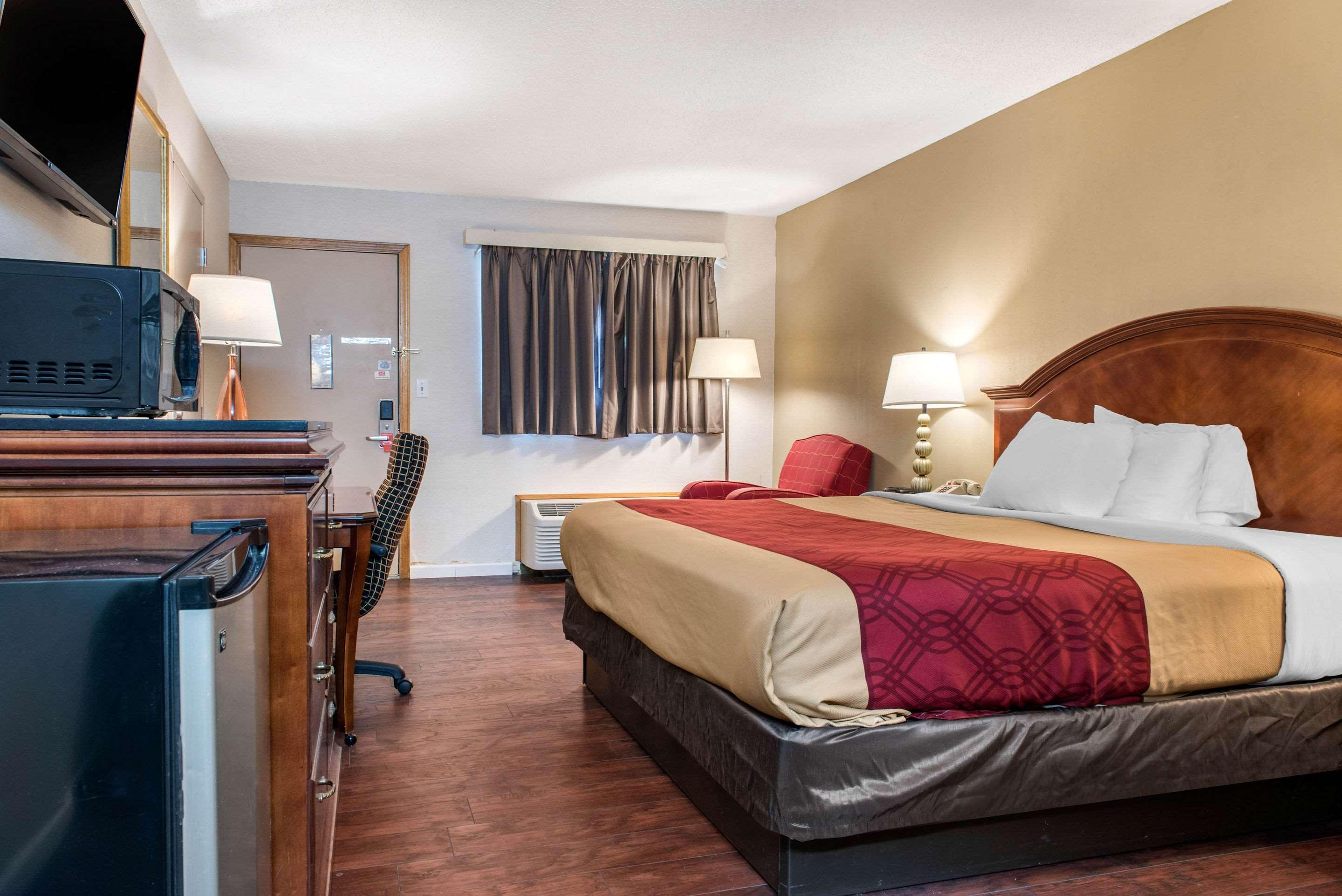 Econo Lodge Holland Bagian luar foto