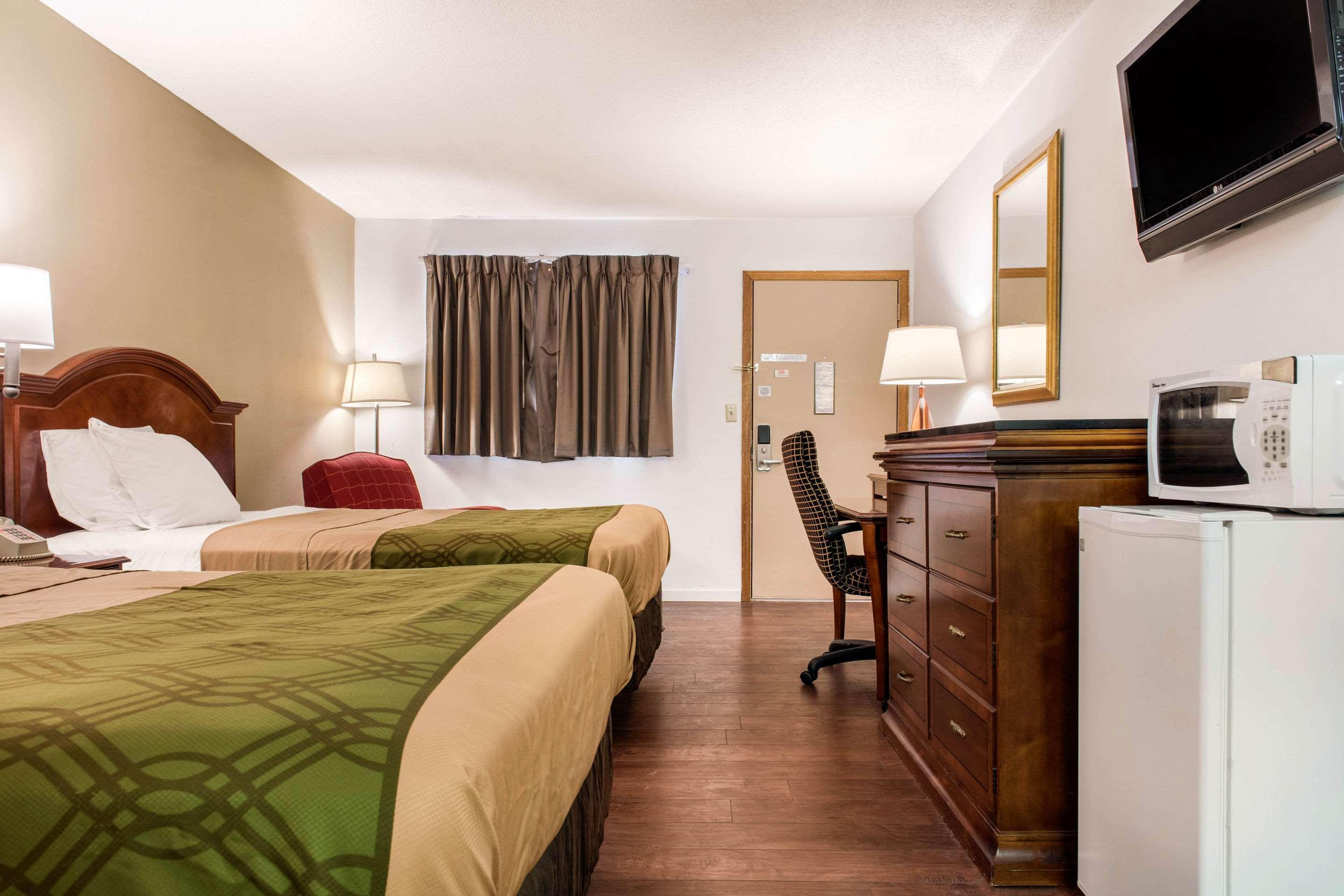 Econo Lodge Holland Bagian luar foto
