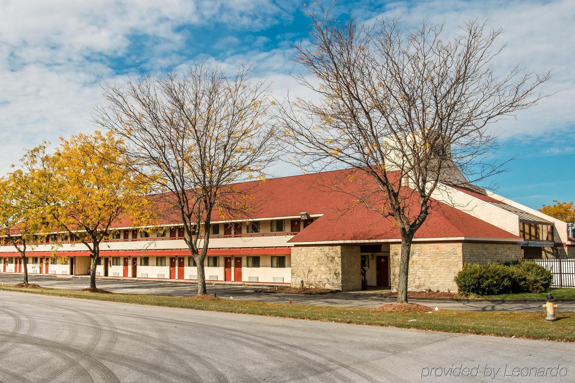 Econo Lodge Holland Bagian luar foto