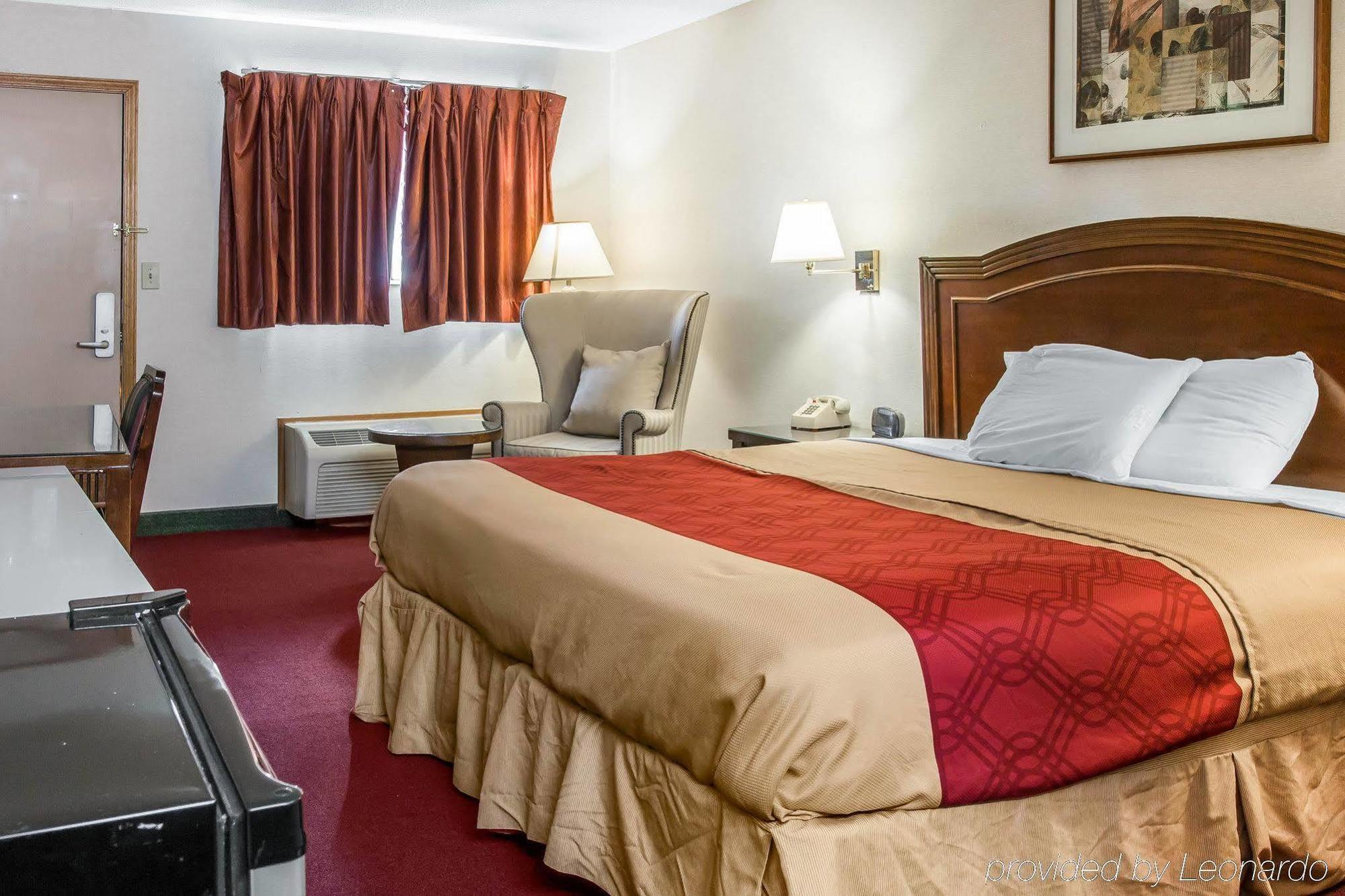 Econo Lodge Holland Bagian luar foto