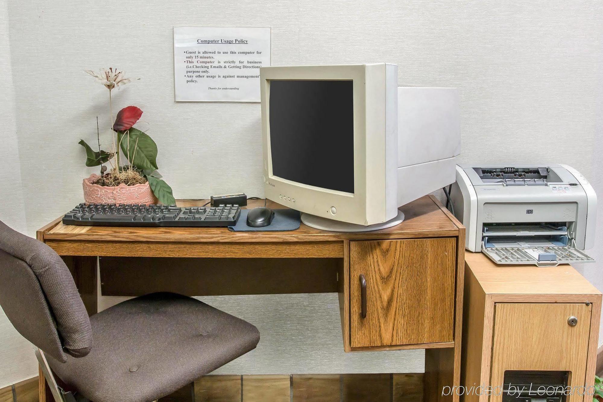 Econo Lodge Holland Bagian luar foto