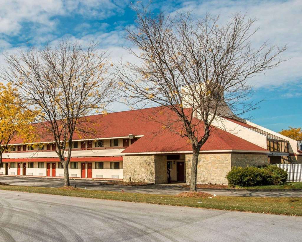 Econo Lodge Holland Bagian luar foto