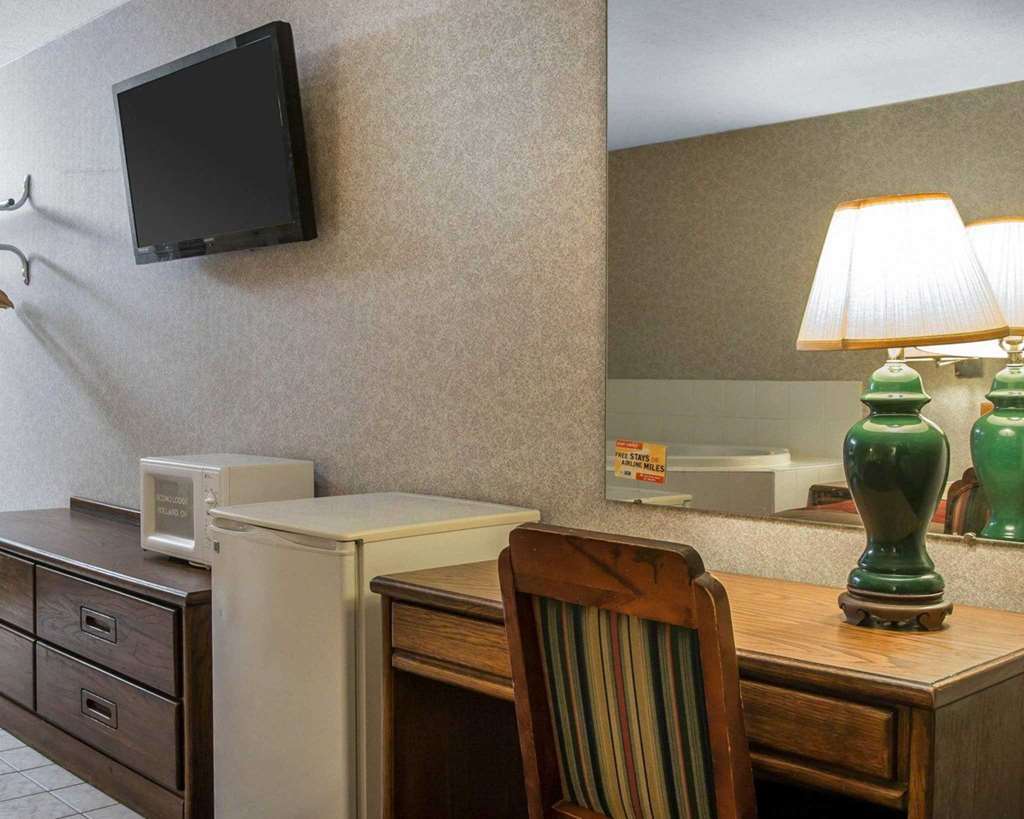 Econo Lodge Holland Ruang foto