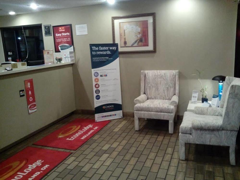 Econo Lodge Holland Bagian luar foto